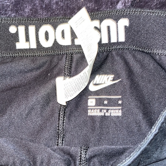 Women’s Nike Leggings - Picture 4 of 4